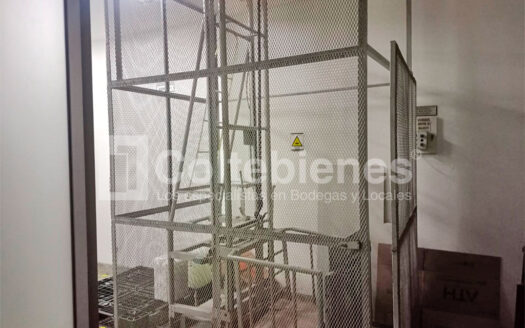 Arriendo/venta de bodega en Aves María-Sabaneta