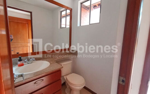 Casa en arriendo en Loma del Chocho-Envigado