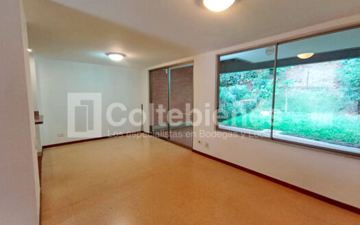 Casa en arriendo en Loma del Chocho-Envigado