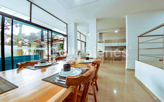 Casa amoblada en arriendo en El Poblado-Medellín