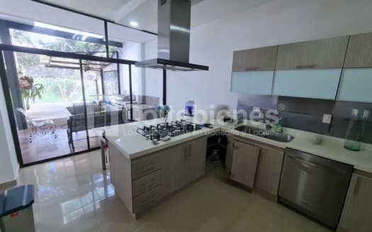 Moderna casa en arriendo/venta en El Poblado-Medellín