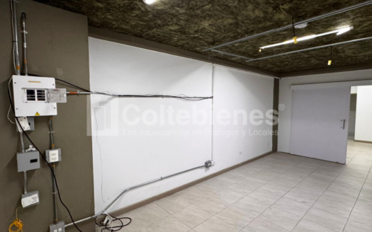 Amplia oficina en arriendo en Capricentro-Itagüí